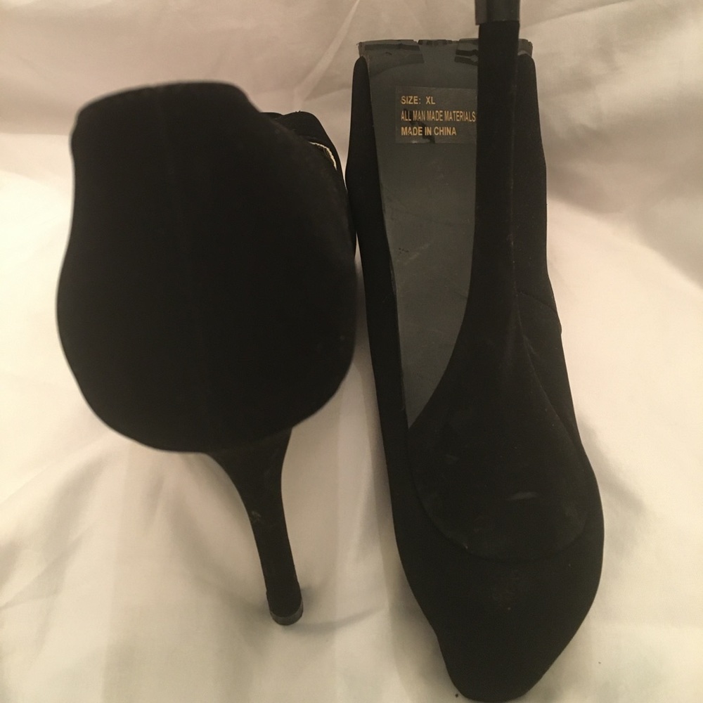 Heels - Picture 3 of 3